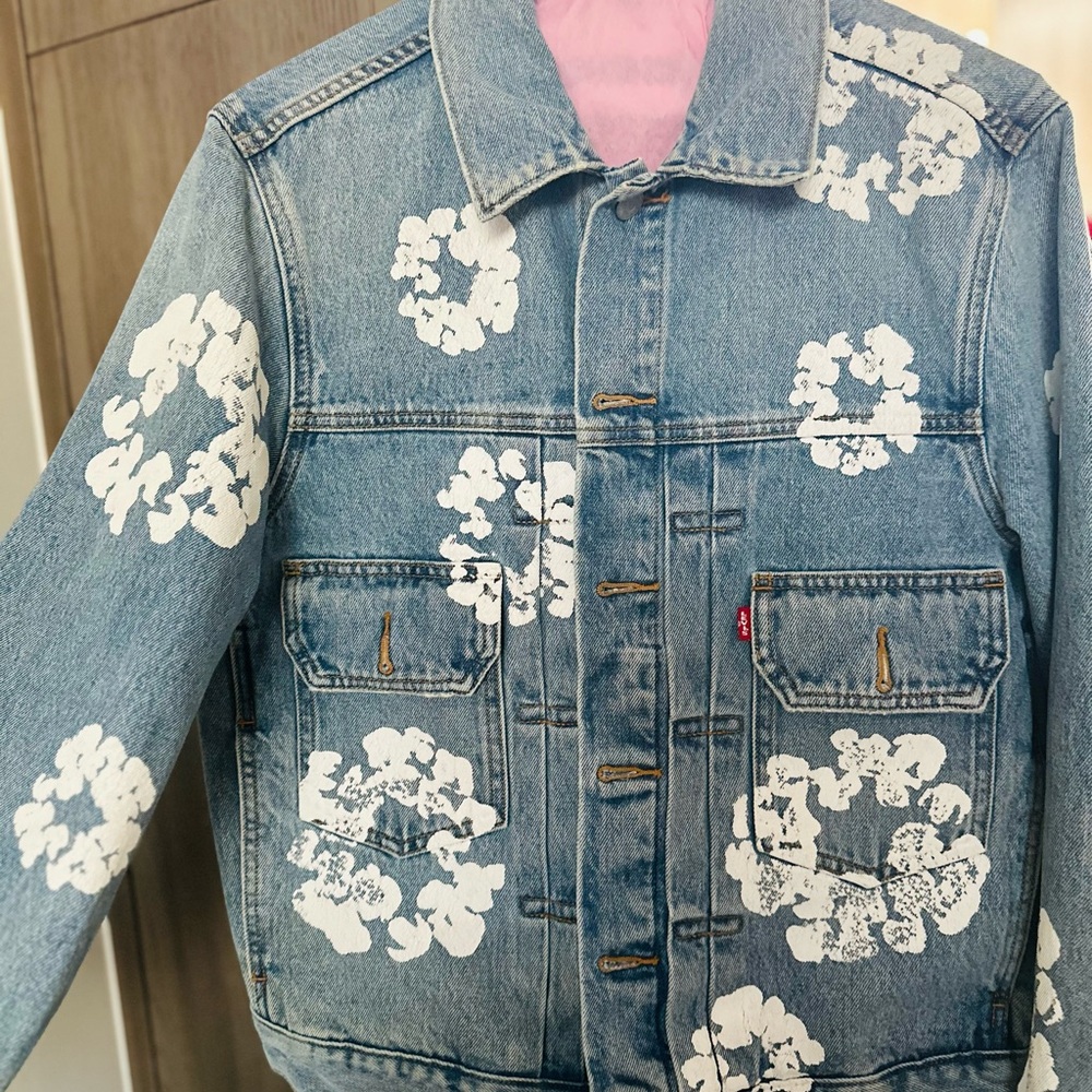 Levi's Blue Denim Jacket with White Cotton Wreath Print